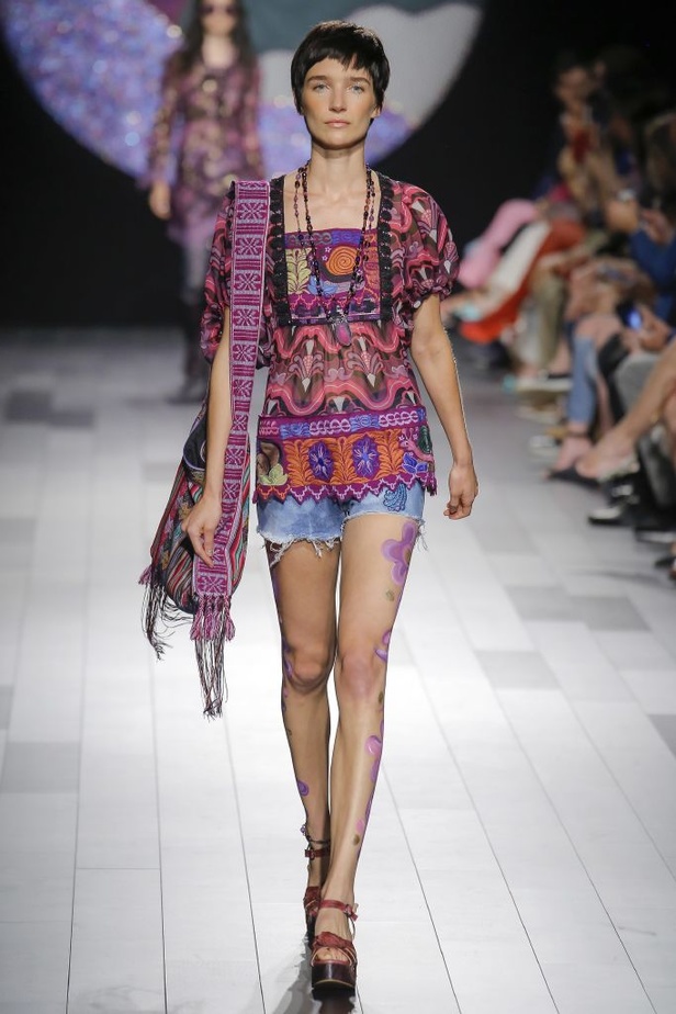 مجموعة Anna Sui لربيع وصيف 2018