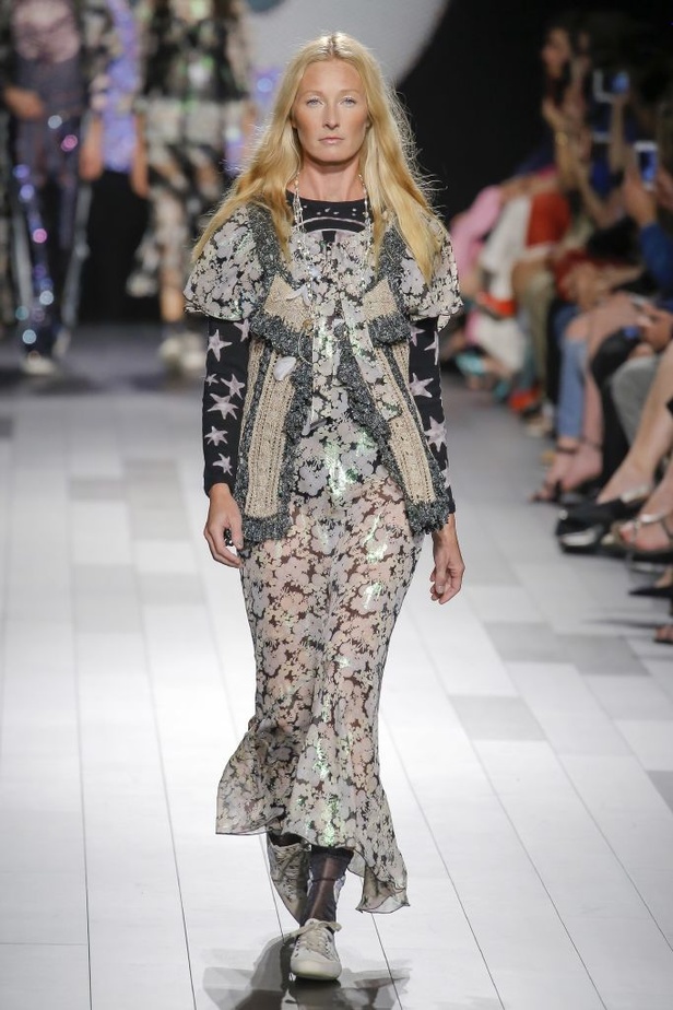 مجموعة Anna Sui لربيع وصيف 2018