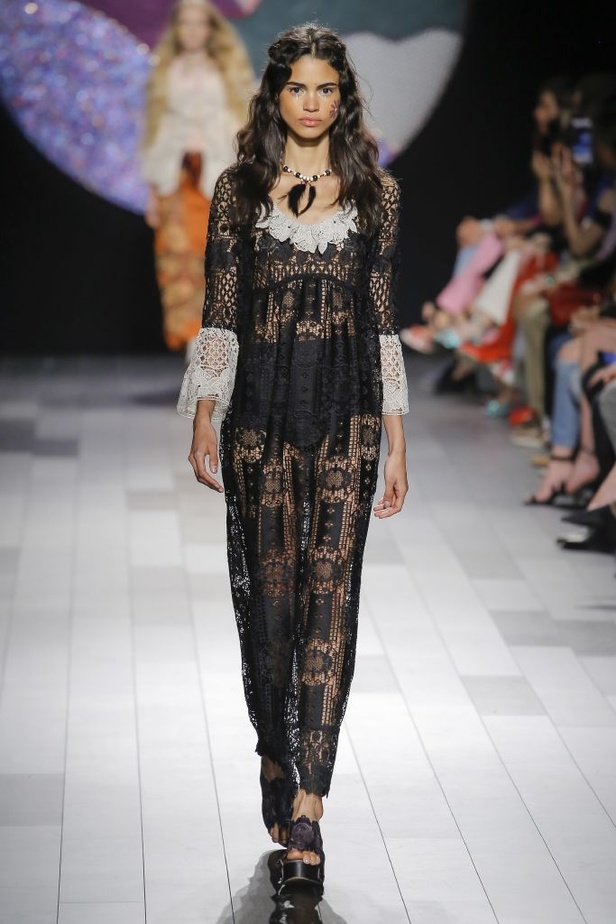 مجموعة Anna Sui لربيع وصيف 2018