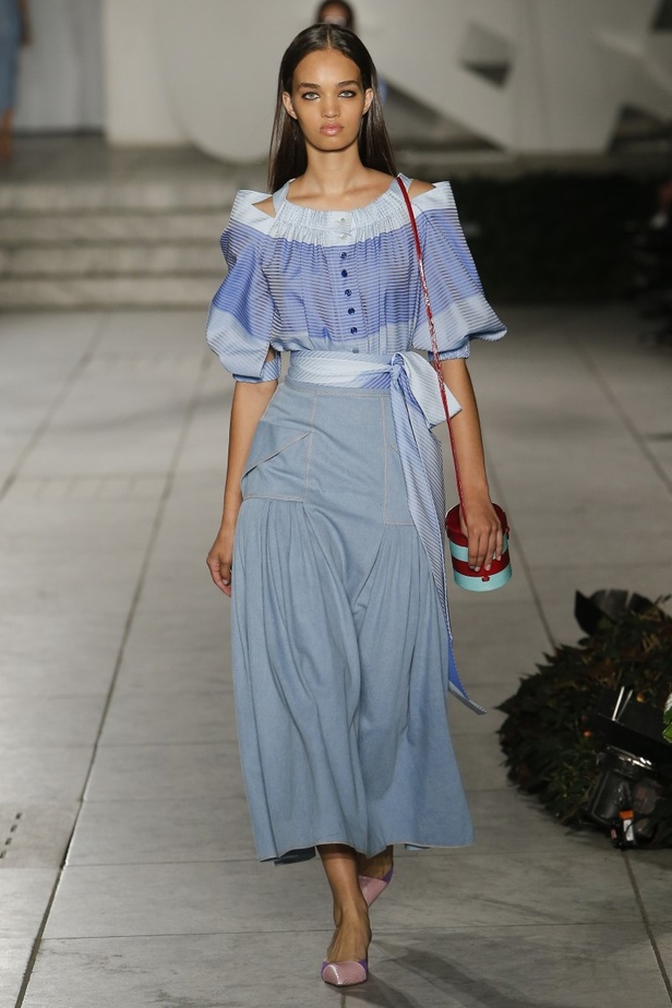 مجموعة كارولينا هيريرا لموسم ربيع وصيف 2018