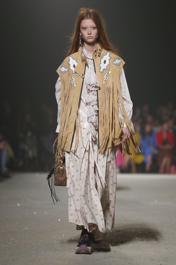 عرض ازياء كوتش لموسم ربيع وصيف 2019