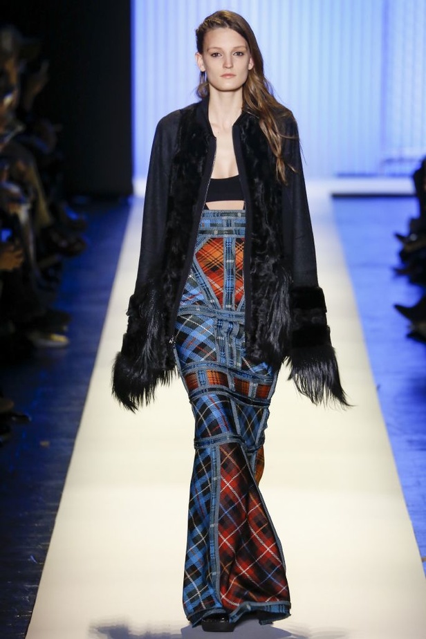 دار Hervé Léger تنتقل الى عالم الـPunk في مجموعة خريف 2016