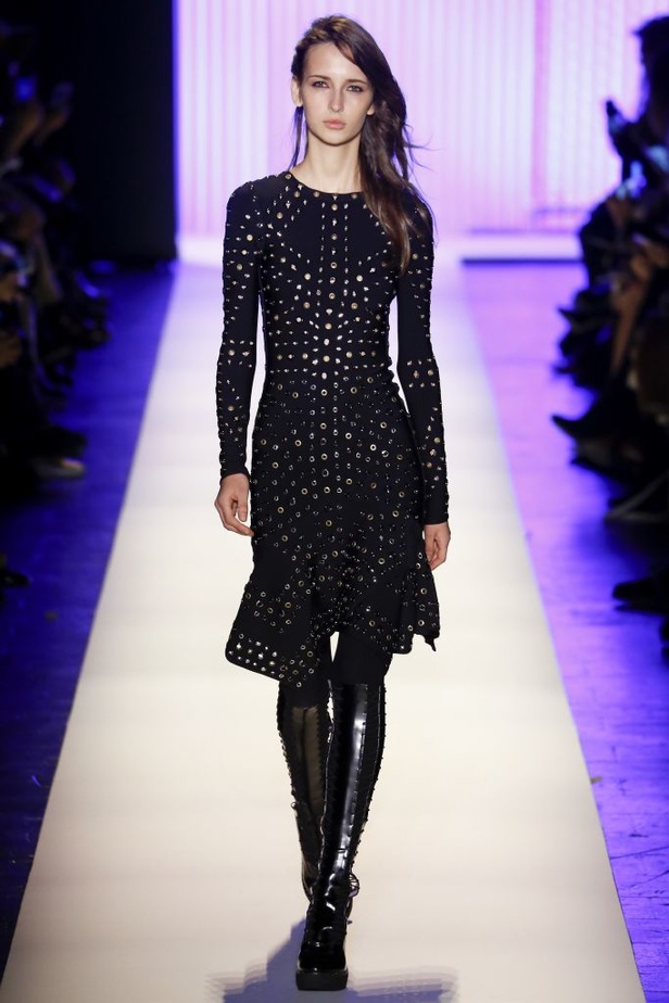 دار Hervé Léger تنتقل الى عالم الـPunk في مجموعة خريف 2016