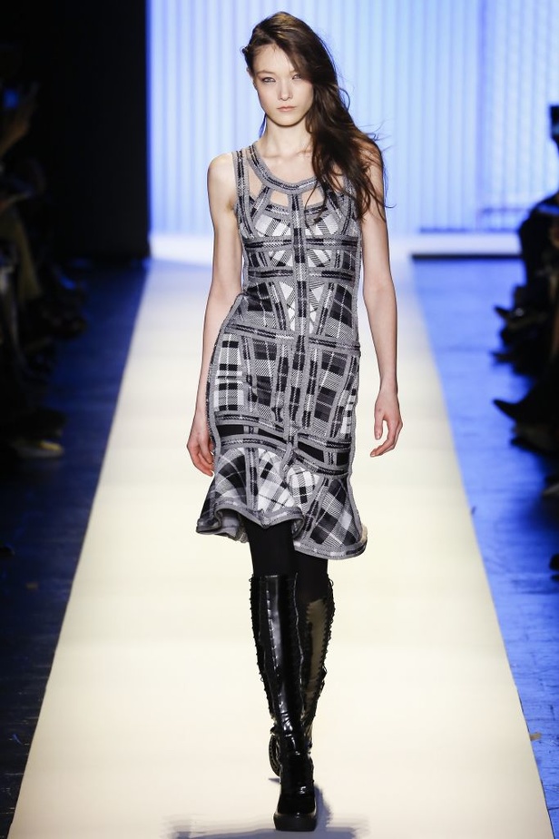 دار Hervé Léger تنتقل الى عالم الـPunk في مجموعة خريف 2016