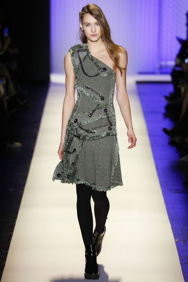 دار Hervé Léger تنتقل الى عالم الـPunk في مجموعة خريف 2016