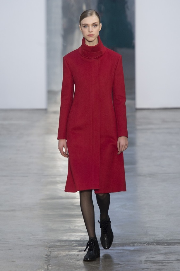 كارولينا هيريرا تقدّم تصاميم كلاسيكية لخريف وشتاء 2017