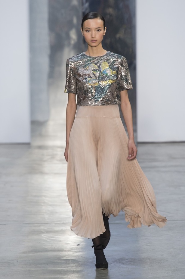 كارولينا هيريرا تقدّم تصاميم كلاسيكية لخريف وشتاء 2017