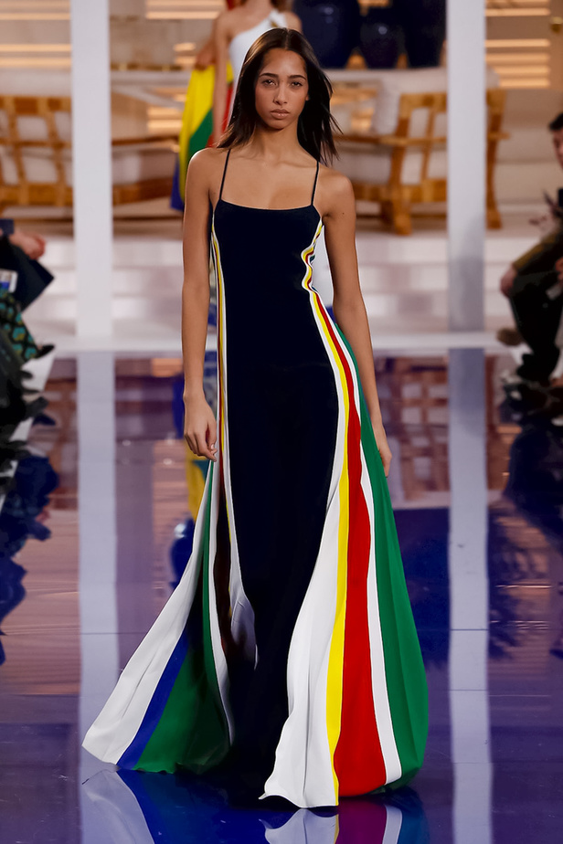 عرض أزياء رالف لورين مباشرة من أسبوع نيويورك للموضة