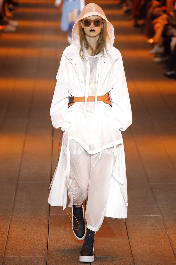 مجموعة DKNY لربيع وصيف 2017..