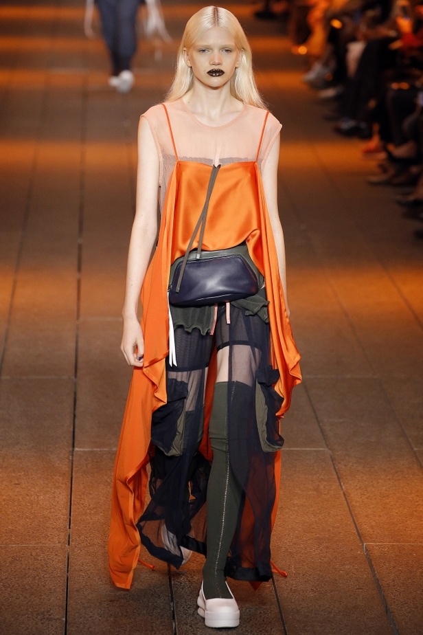 مجموعة DKNY لربيع وصيف 2017..