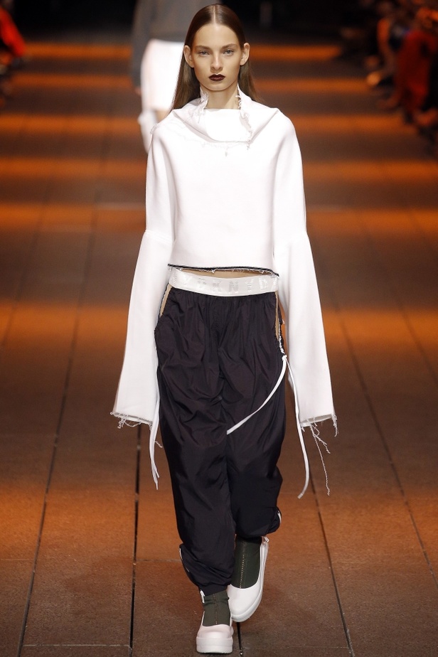 مجموعة DKNY لربيع وصيف 2017..