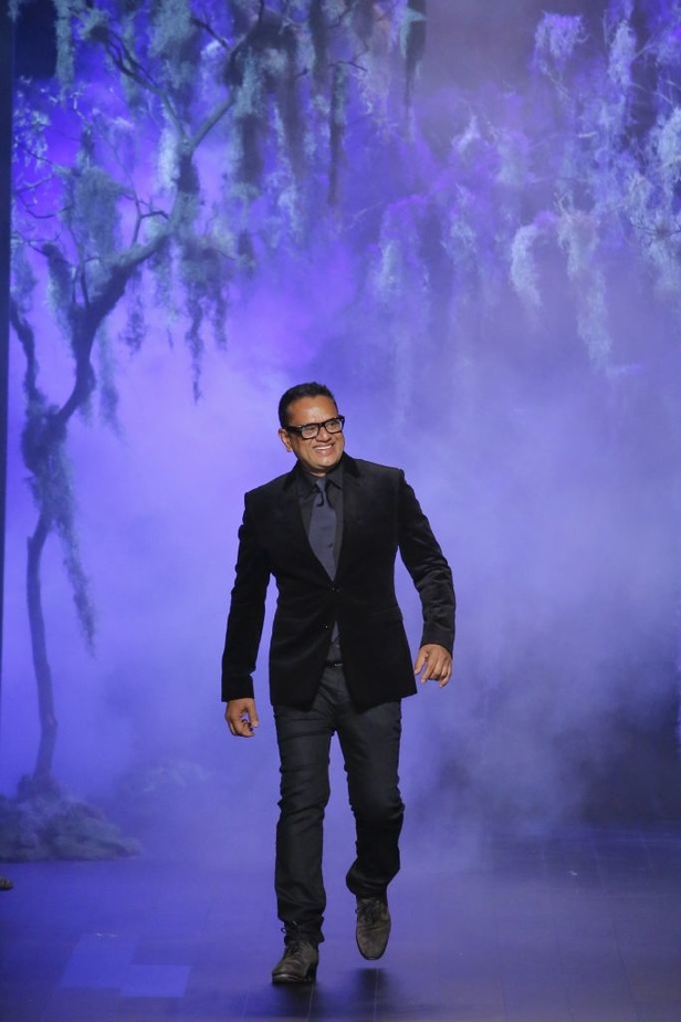 مجموعة نعيم خان Naeem Khan لربيع وصيف 2018