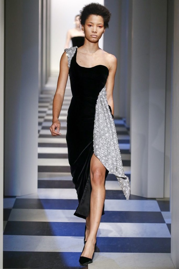 مجموعة اوسكار دي لارنتا لخريف 2017