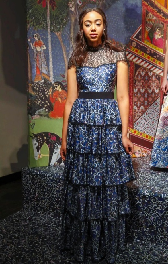 أزياء متعددة الألوان من أليس أند أوليفيا لخريف وشتاء 2017