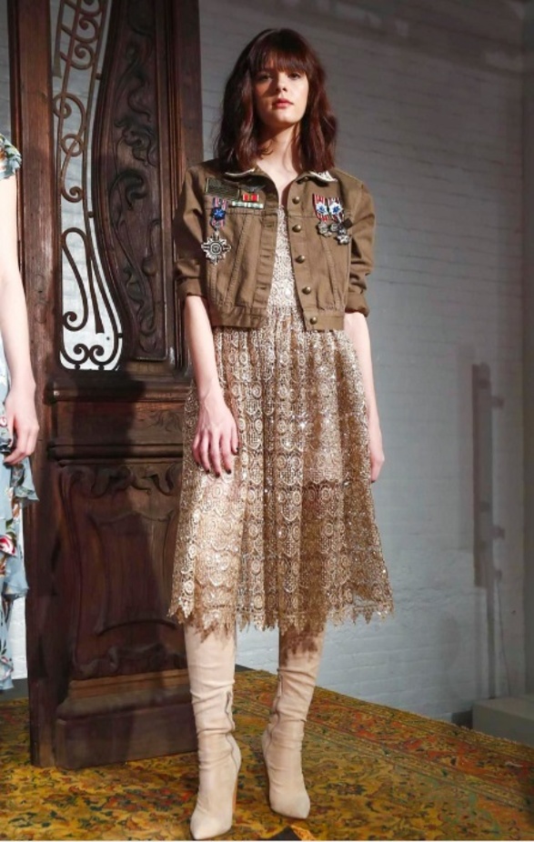 أزياء متعددة الألوان من أليس أند أوليفيا لخريف وشتاء 2017