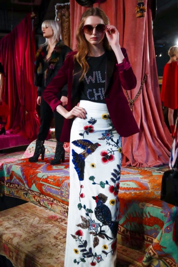 أزياء متعددة الألوان من أليس أند أوليفيا لخريف وشتاء 2017