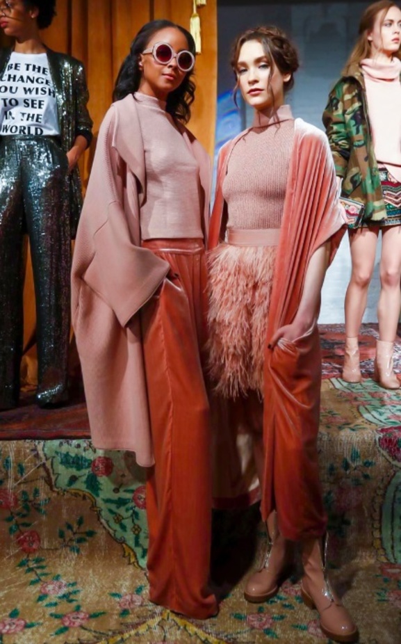 أزياء متعددة الألوان من أليس أند أوليفيا لخريف وشتاء 2017