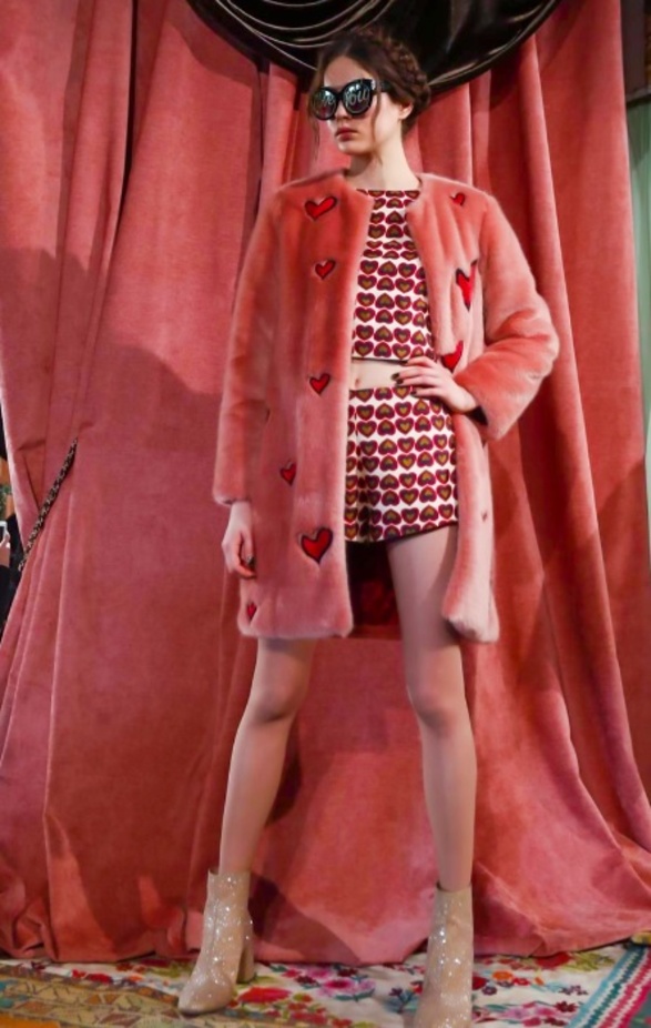 أزياء متعددة الألوان من أليس أند أوليفيا لخريف وشتاء 2017