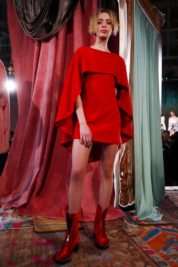 أزياء متعددة الألوان من أليس أند أوليفيا لخريف وشتاء 2017