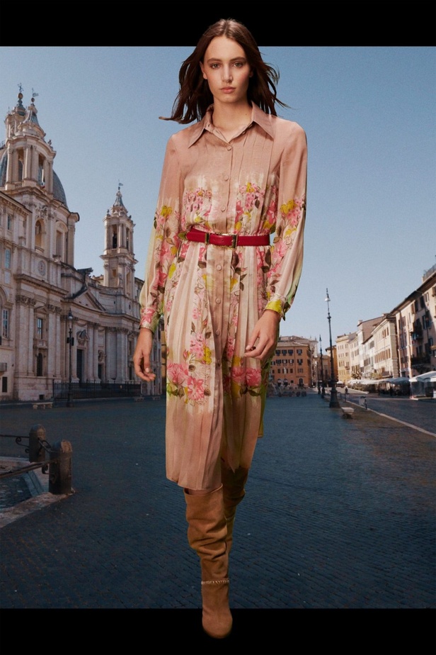 عرض أزياء ألبيرتا فيريتي ضمن أسبوع الموضة الافتراضي في ميلانو