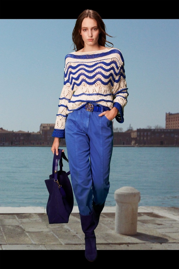 عرض أزياء ألبيرتا فيريتي ضمن أسبوع الموضة الافتراضي في ميلانو