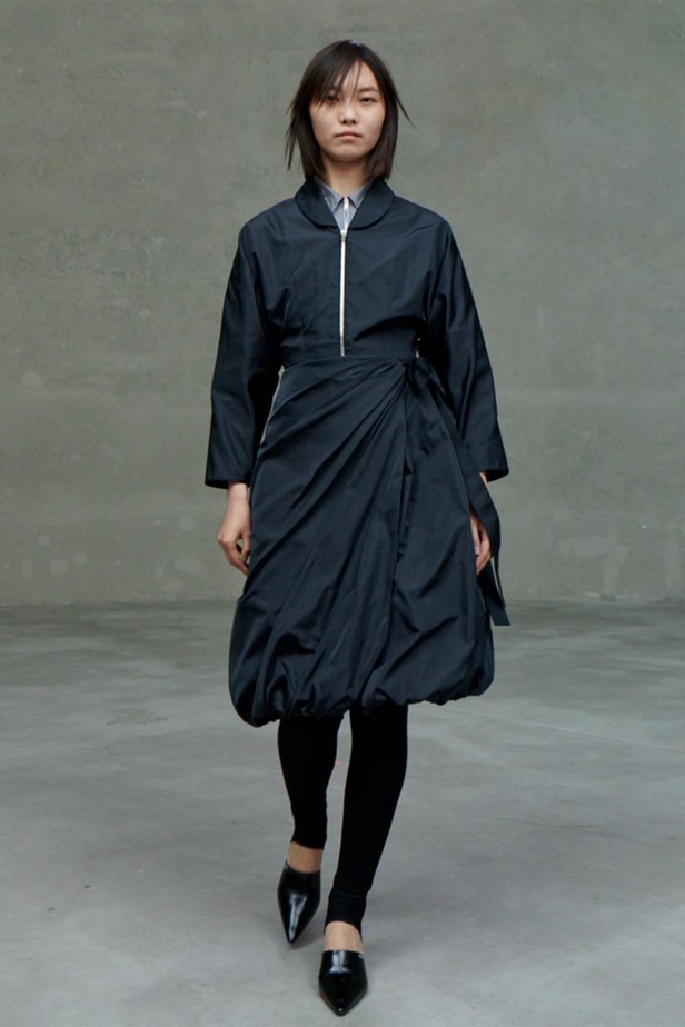 عرض PRADA لمجموعة resort 2021 خلال أسبوع الموضة في ميلانو