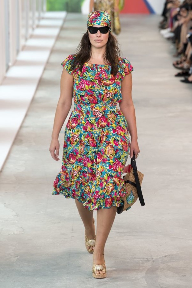 مجموعة مايكل كورس للألبسة الجاهزة لربيع 2019