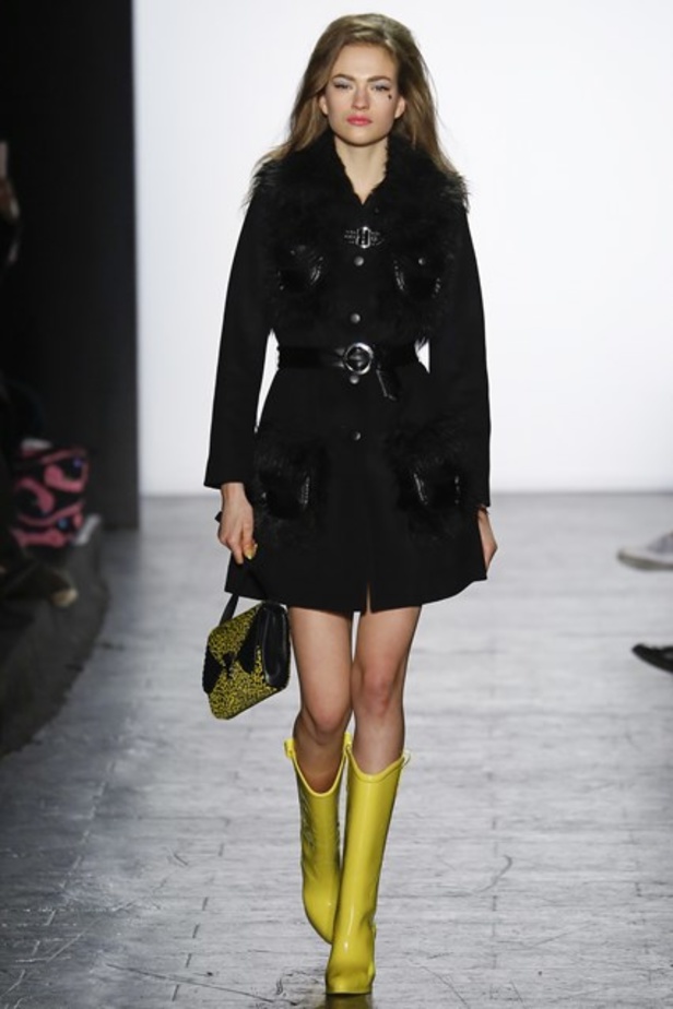 مجموعة صارخة وحيويّة في عرض Jeremy Scott لخريف 2016