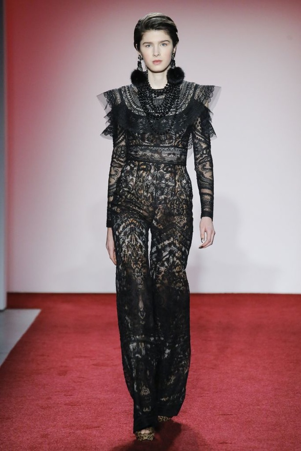 عرض أزياء نعيم خان لخريف وشتاء 2017