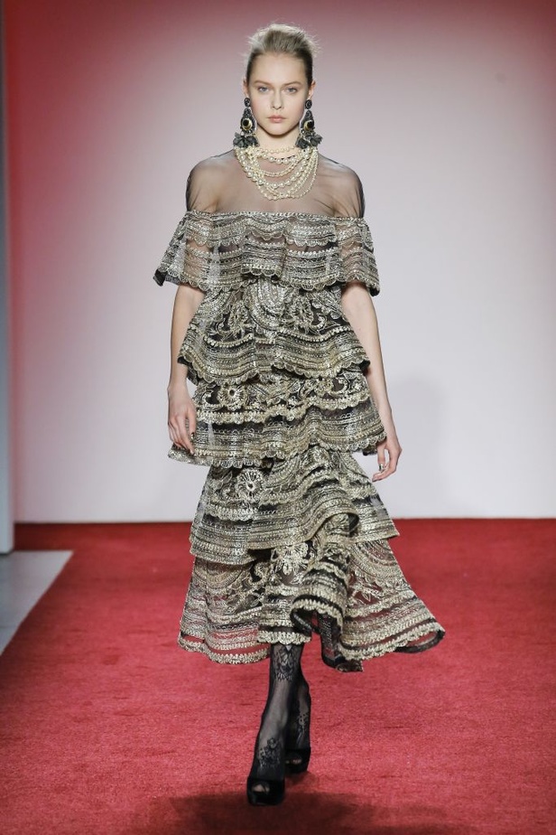 عرض أزياء نعيم خان لخريف وشتاء 2017