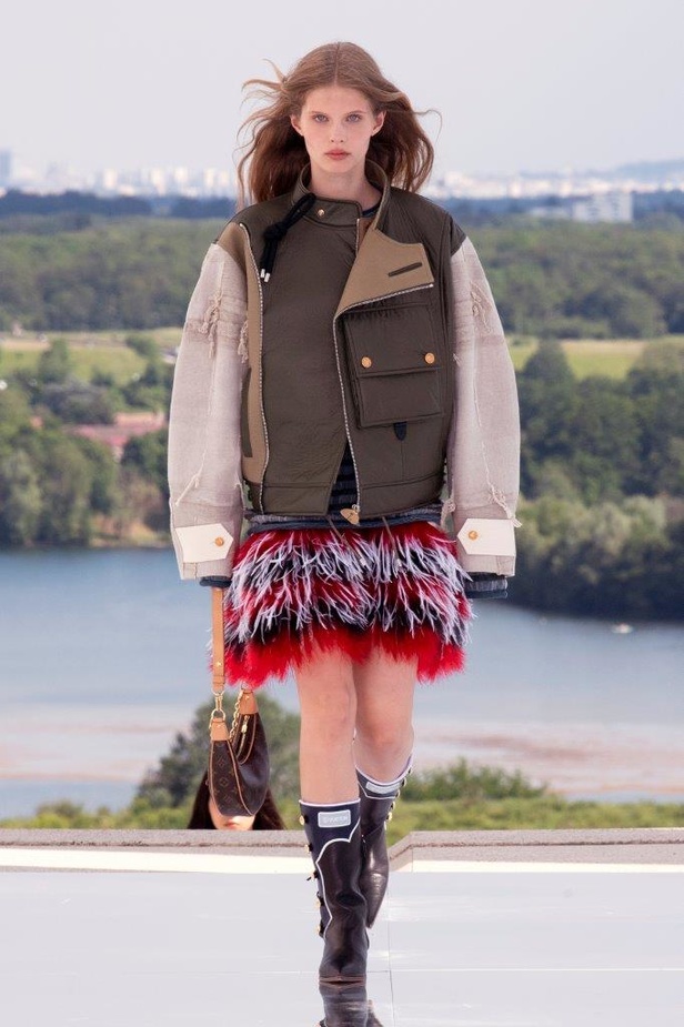 صور عرض أزياء مجموعة لويس فيتون Louis Vuitton كروزر 2022