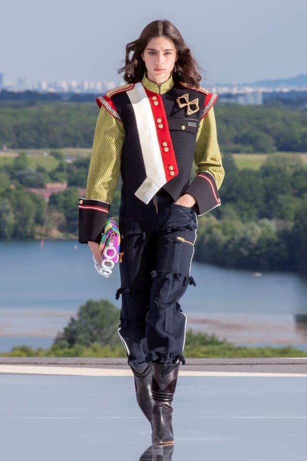 صور عرض أزياء مجموعة لويس فيتون Louis Vuitton كروزر 2022