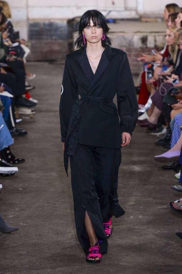 عرض أزياء House Of Holland لربيع ٢٠١٩ !