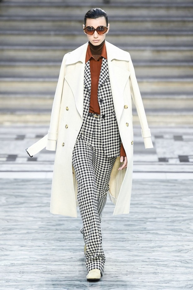 اسبوع الموضة في لندن 2019  عرض أزياء VICTORIA BECKHAM لربيع وصيف 2020