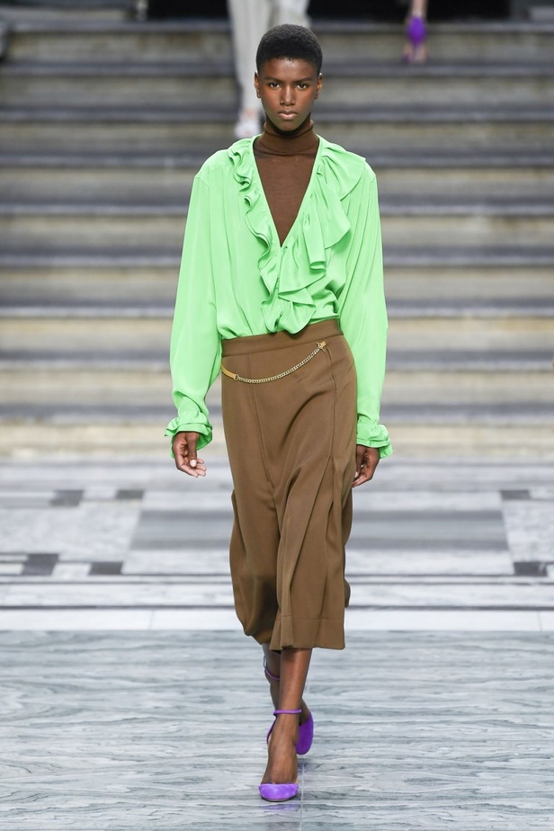 اسبوع الموضة في لندن 2019  عرض أزياء VICTORIA BECKHAM لربيع وصيف 2020