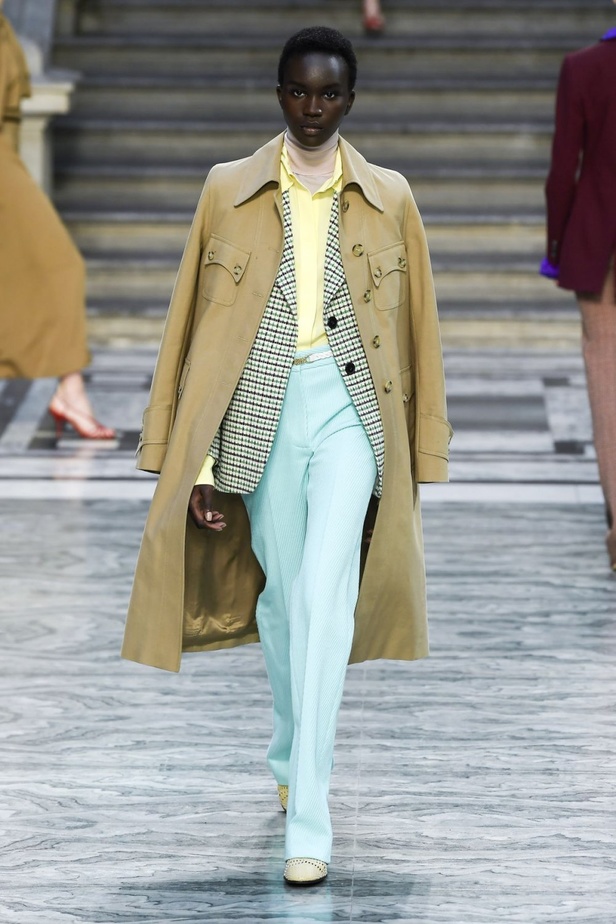 اسبوع الموضة في لندن 2019  عرض أزياء VICTORIA BECKHAM لربيع وصيف 2020