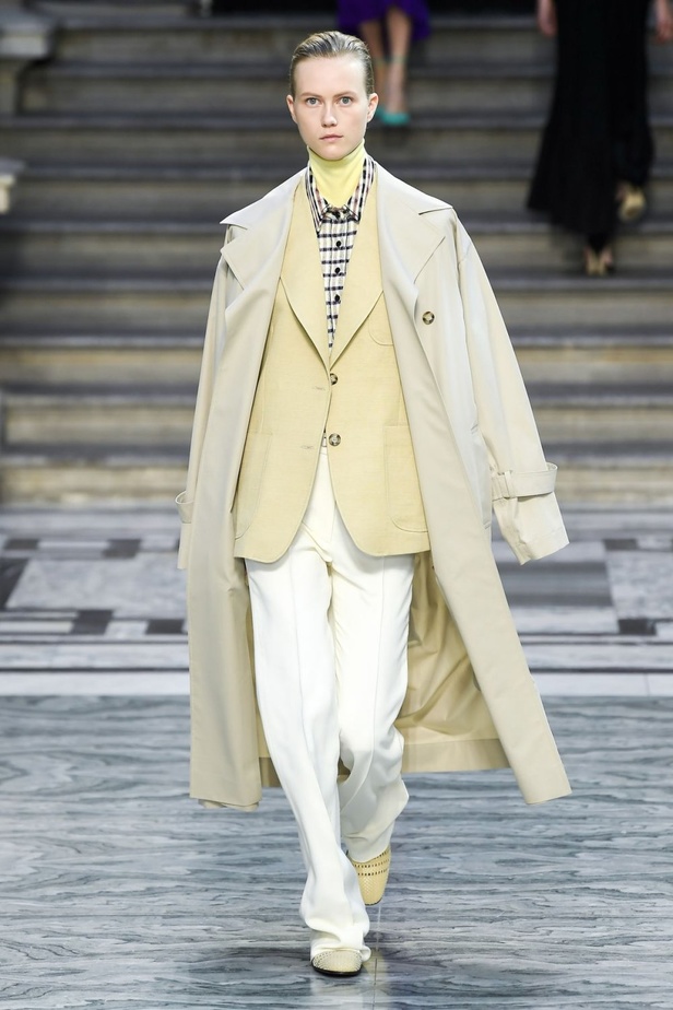 اسبوع الموضة في لندن 2019  عرض أزياء VICTORIA BECKHAM لربيع وصيف 2020