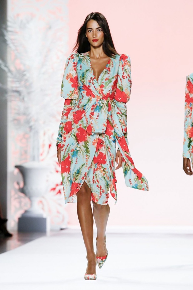 اسبوع الموضة في نيويورك 2019 عرض مجموعة  badgley mischka ربيع وصيف 2020