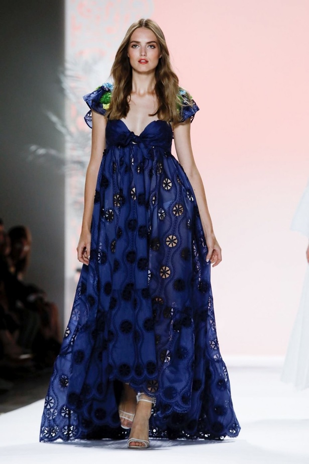 اسبوع الموضة في نيويورك 2019 عرض مجموعة  badgley mischka ربيع وصيف 2020