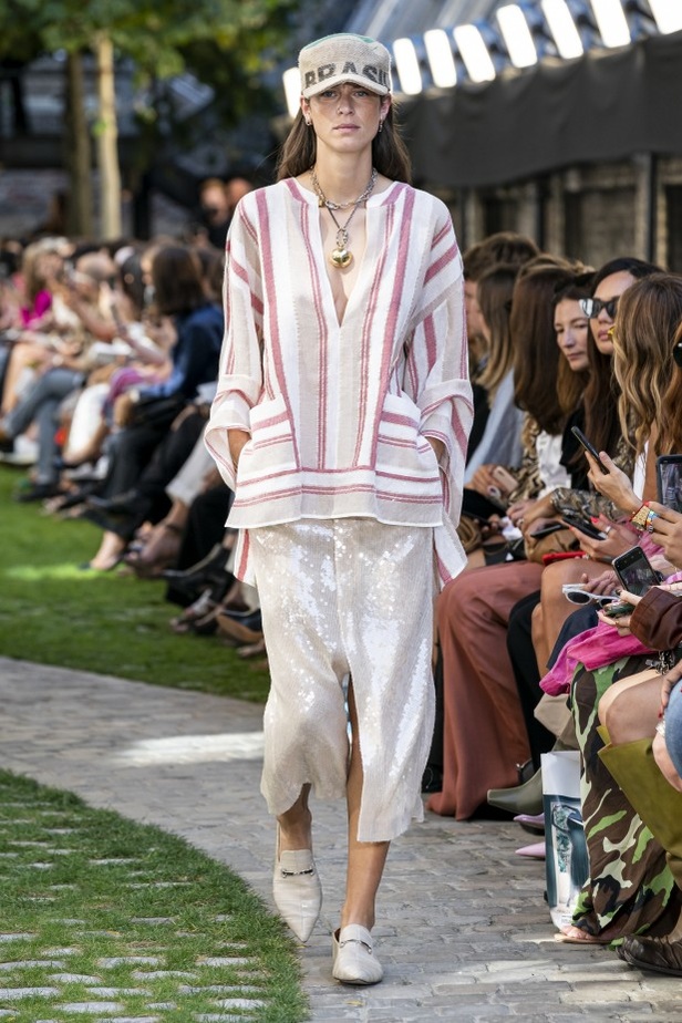 اسبوع الموضة في لندن 2019 عرض أزياء رولان موريه ربيع وصيف 2020