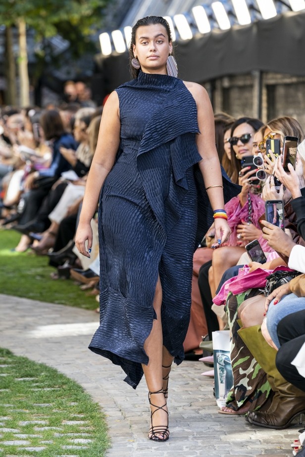 اسبوع الموضة في لندن 2019 عرض أزياء رولان موريه ربيع وصيف 2020