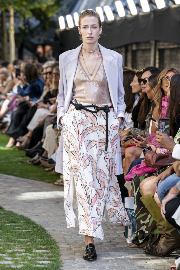 اسبوع الموضة في لندن 2019 عرض أزياء رولان موريه ربيع وصيف 2020