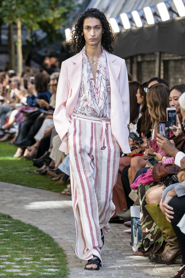 اسبوع الموضة في لندن 2019 عرض أزياء رولان موريه ربيع وصيف 2020
