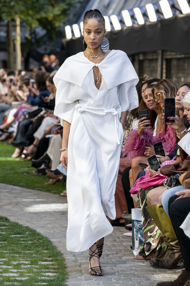 اسبوع الموضة في لندن 2019 عرض أزياء رولان موريه ربيع وصيف 2020