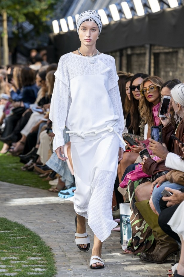 اسبوع الموضة في لندن 2019 عرض أزياء رولان موريه ربيع وصيف 2020