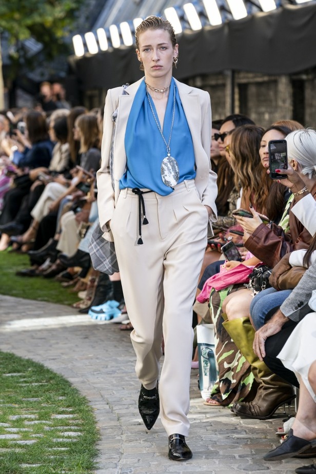 اسبوع الموضة في لندن 2019 عرض أزياء رولان موريه ربيع وصيف 2020