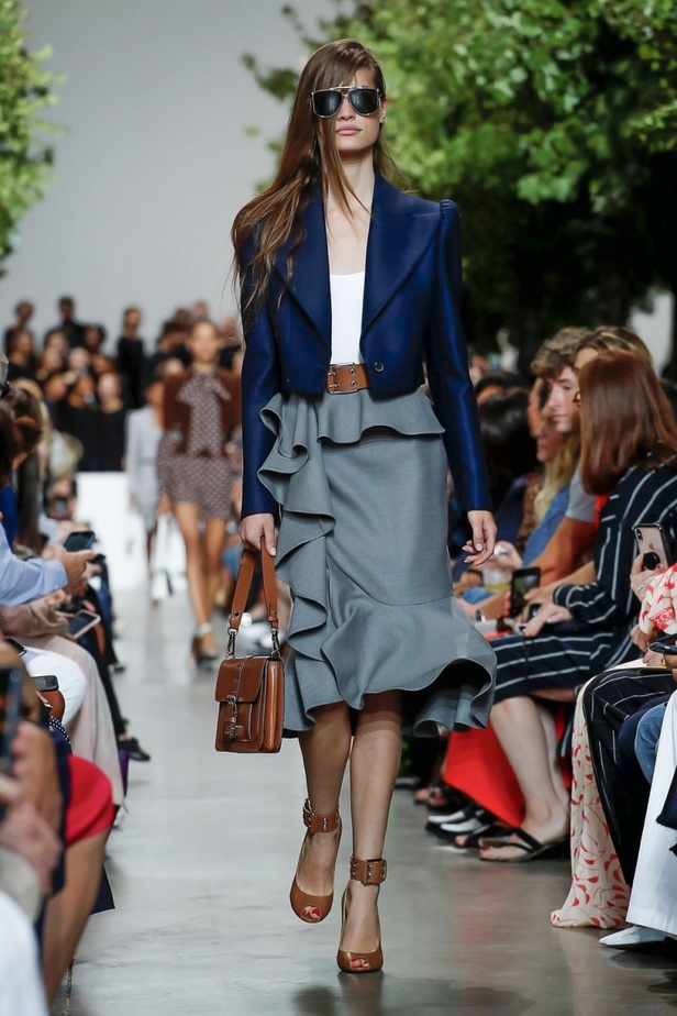 أسبوع الموضة في نيويورك 2019 .. عرض أحدث موديلات شنط Michael Kors