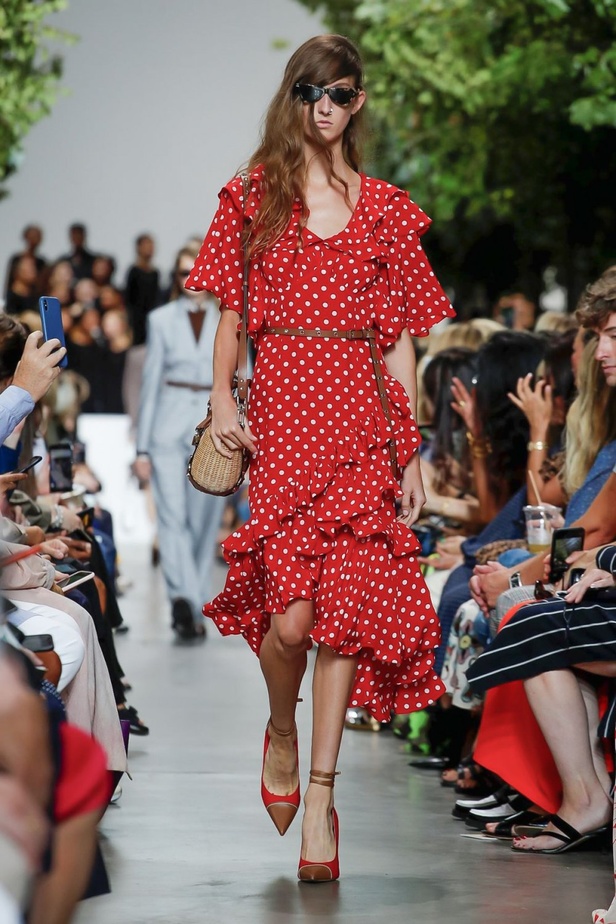 أسبوع الموضة في نيويورك 2019 .. عرض أحدث موديلات شنط Michael Kors