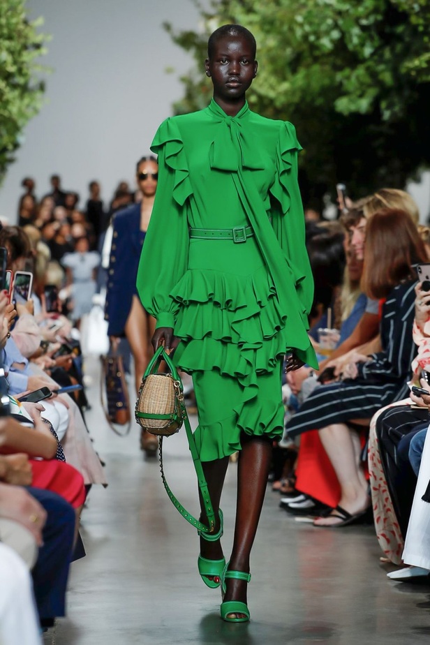 أسبوع الموضة في نيويورك 2019 .. عرض أحدث موديلات شنط Michael Kors