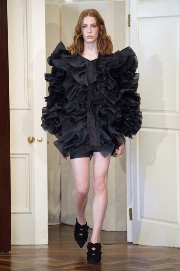 اسبوع الموضة في لندن 2019 أزياء OSMAN الفاخرة لربيع وصيف 2020